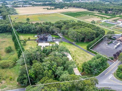 1535 Middle Rd, Baiting Hollow, NY, 11933-1449 | Card Image