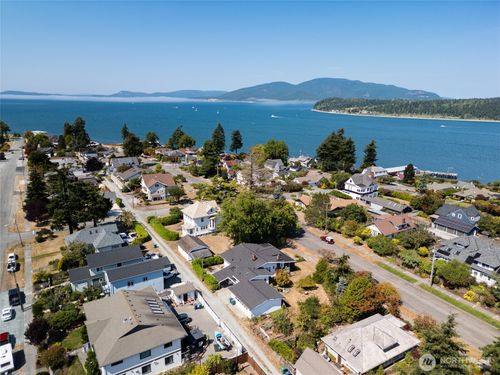 1811 9th St, Anacortes, WA, 98221-1409 | Card Image