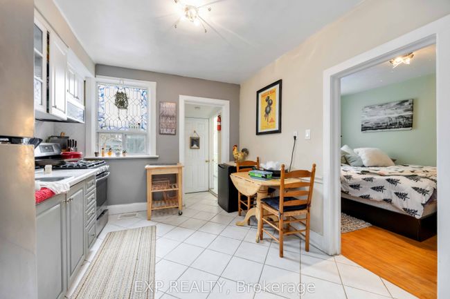 39 Rowntree Ave, House other with 2 bedrooms, 1 bathrooms and 1 parking in Toronto ON | Image 11