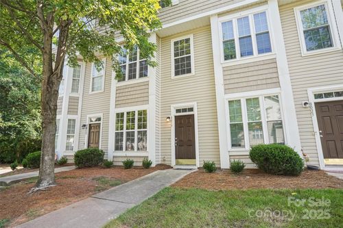 8019 Kings Creek Dr, Charlotte, NC, 28273-5695 | Card Image