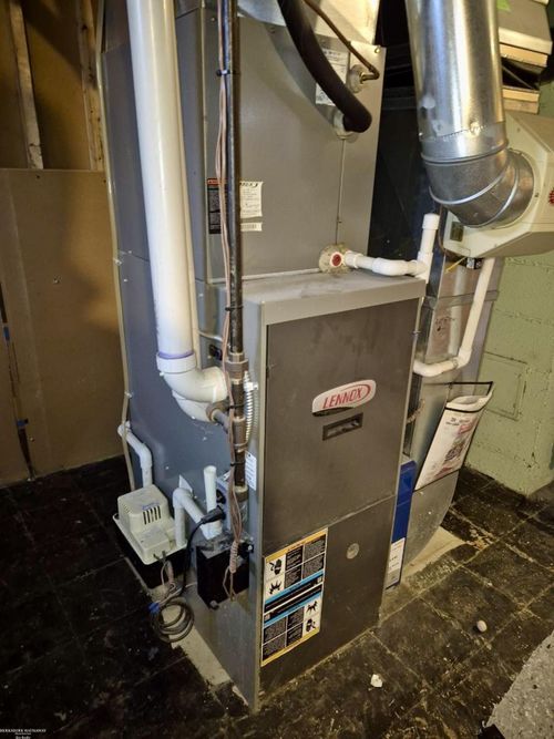 29561 Rosemont St, Roseville, MI, 48066-1911 | Card Image