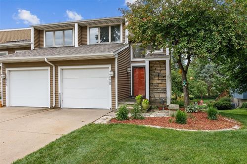 2060 Holiday Rd, Coralville, IA, 52241-2701 | Card Image