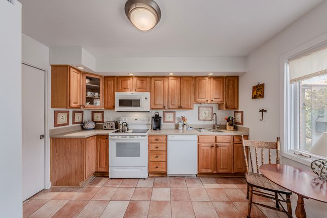 806 - 806 Chanticleer Ln, Condo with 3 bedrooms, 2 bathrooms and 2 parking in Hinsdale IL | Image 9