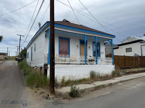605 Caledonia St, Butte, MT, 59701-8832 | Card Image