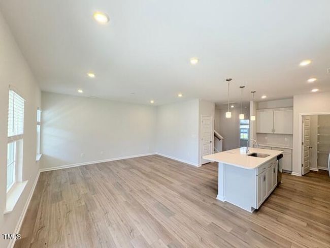 KF 427 Living Room | Image 10