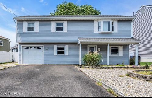 4 Harbor View Ln, Toms River, NJ, 08753-2024 | Card Image