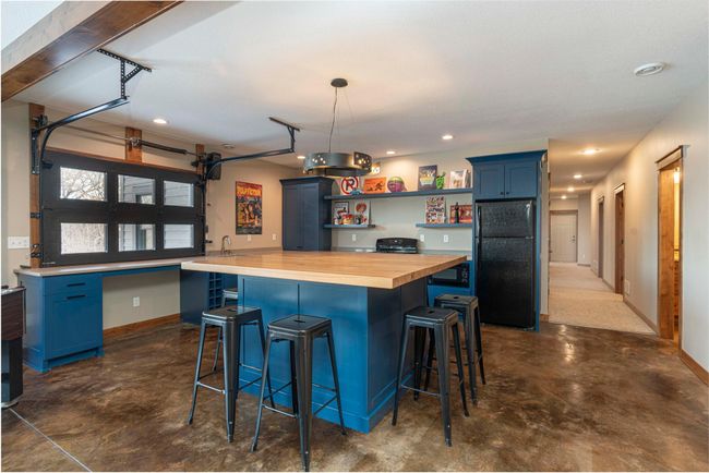 Family Room Kitchen | Image 29