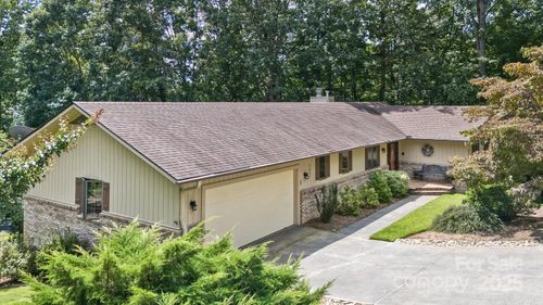 2431 W Cumming Woods Ln, Hendersonville, NC, 28739-8831 | Card Image
