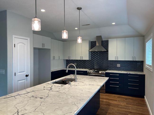 Kitchen Island | Image 6