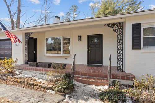 1223 Oakland St, Hendersonville, NC, 28792-2538 | Card Image