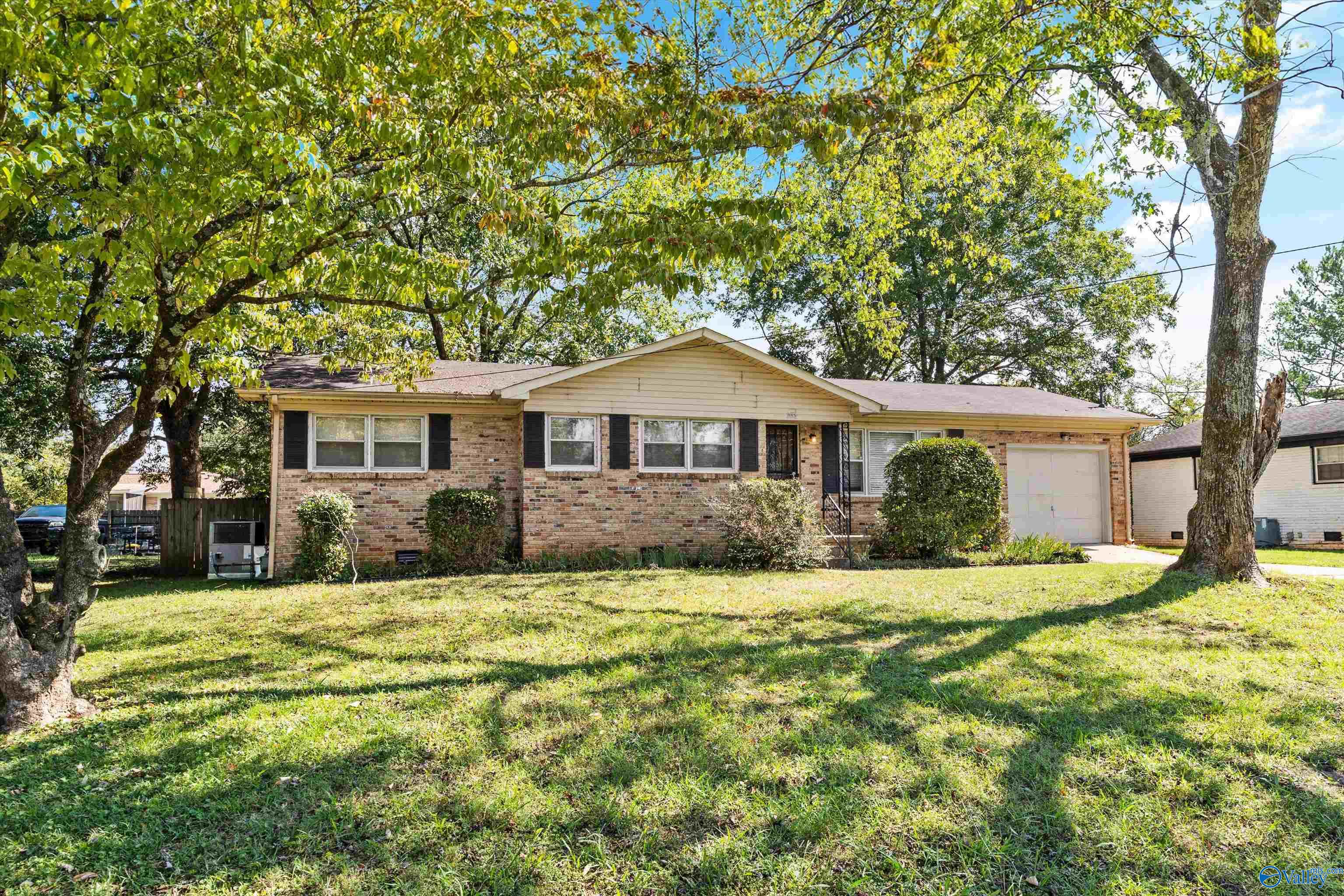 Club View Dr, Huntsville, AL 35810