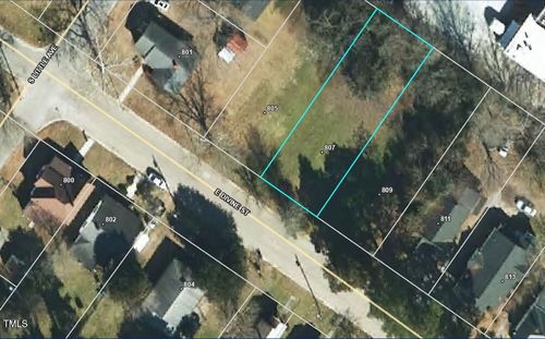 807 E Divine St, Dunn, NC, 28334-5119 | Card Image