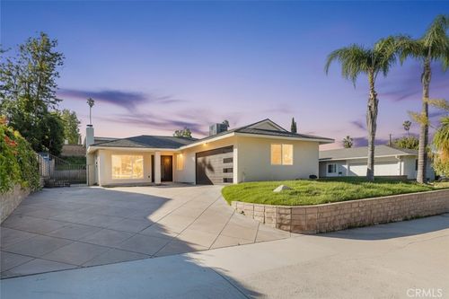 8042 Ellenbogen St, Sunland, CA, 91040-2218 | Card Image