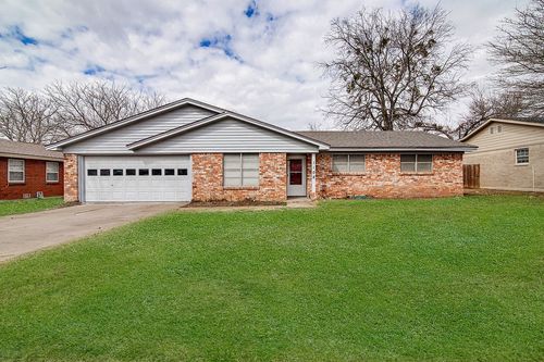 1108 Davis St, Cleburne, TX, 76033-8717 | Card Image