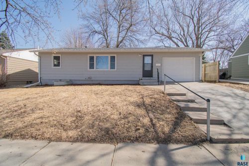 600 S Sneve Ave Avenue, Sioux Falls, SD, 57103 | Card Image