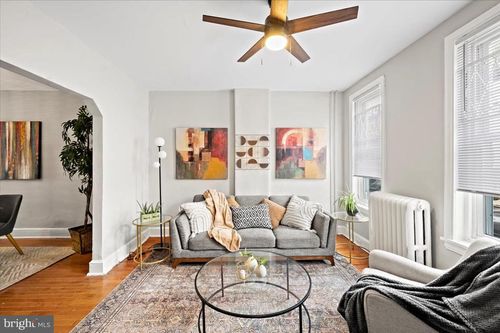 72 E Seymour St, PHILADELPHIA, PA, 19144-5902 | Card Image