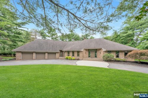 301 Hopper Ct, Franklin Lakes, NJ, 07417-1143 | Card Image