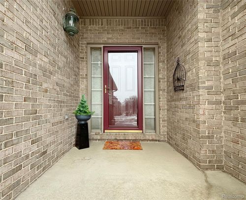 8-59779 Glacier Spring Dr S, Washington Township, MI, 48094-2282 | Card Image