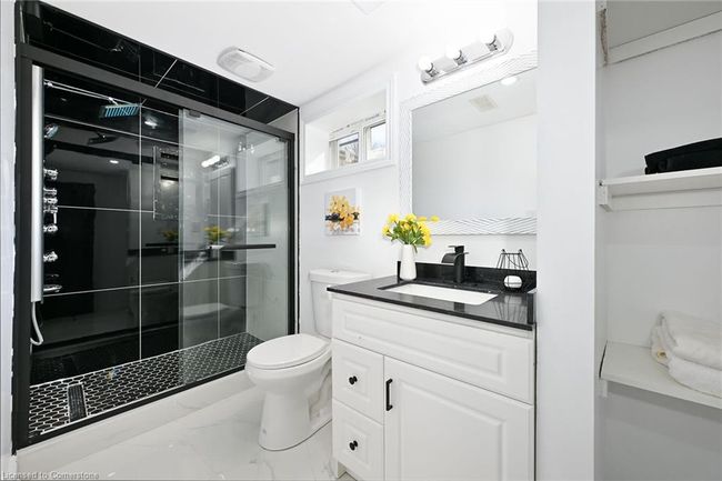 812 10 Th Ave, House other with 5 bedrooms, 2 bathrooms and 5 parking in Hamilton ON | Image 38