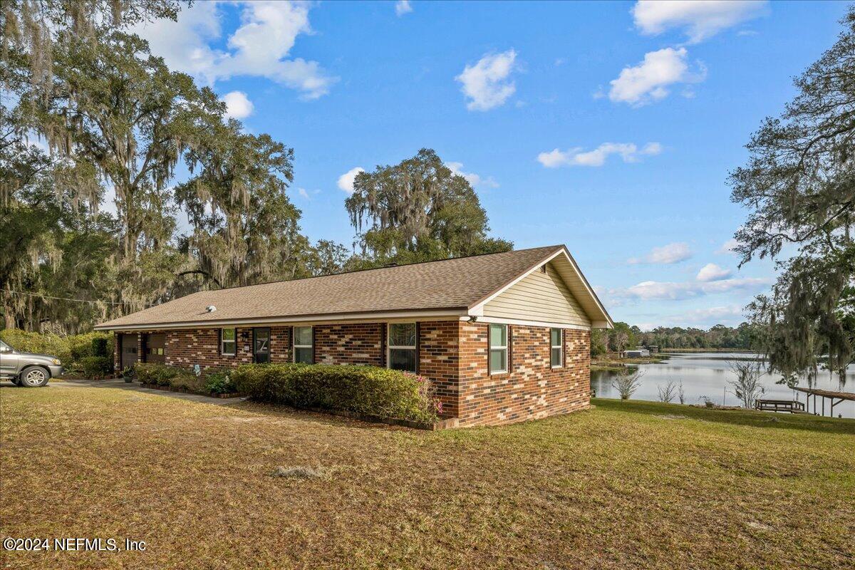 Lake Shore Ter, Interlachen, FL 32148