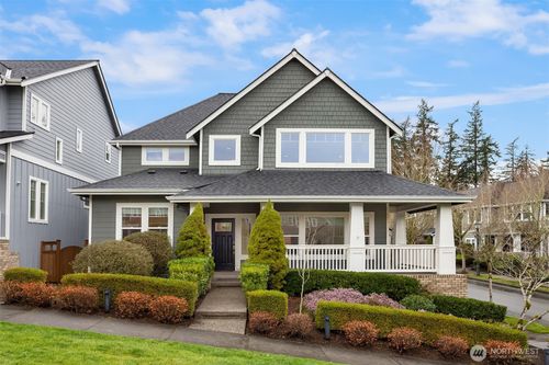 2073 Ne Noble St, Issaquah, WA, 98029-3679 | Card Image