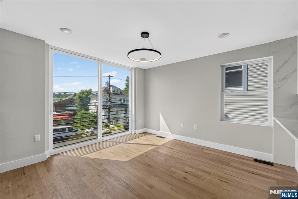 Residential Lease in Newark 2