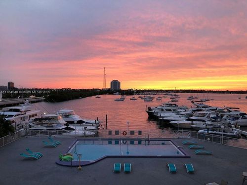 apt-512-7904 West Dr, North Bay Village, FL, 33141-5520 | Card Image