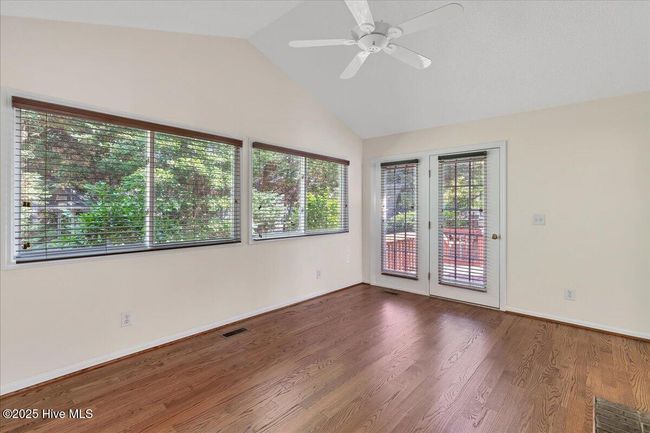 Carolina room | Image 26