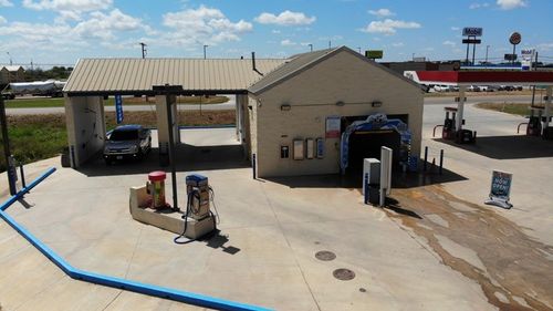 17255 S Interstate Highway 35, Dilley, TX, 78017-4621 | Card Image