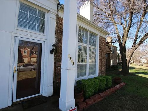 1618 Beach Ln, Arlington, TX, 76014-3454 | Card Image