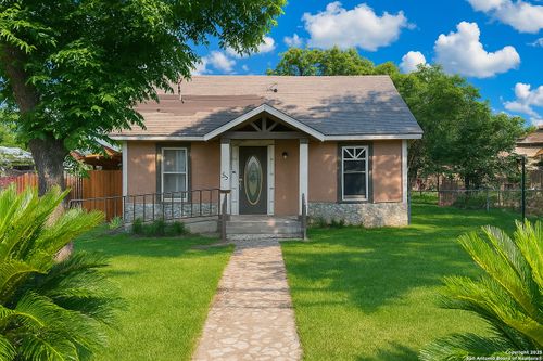 822 N High St, Uvalde, TX, 78801-4355 | Card Image