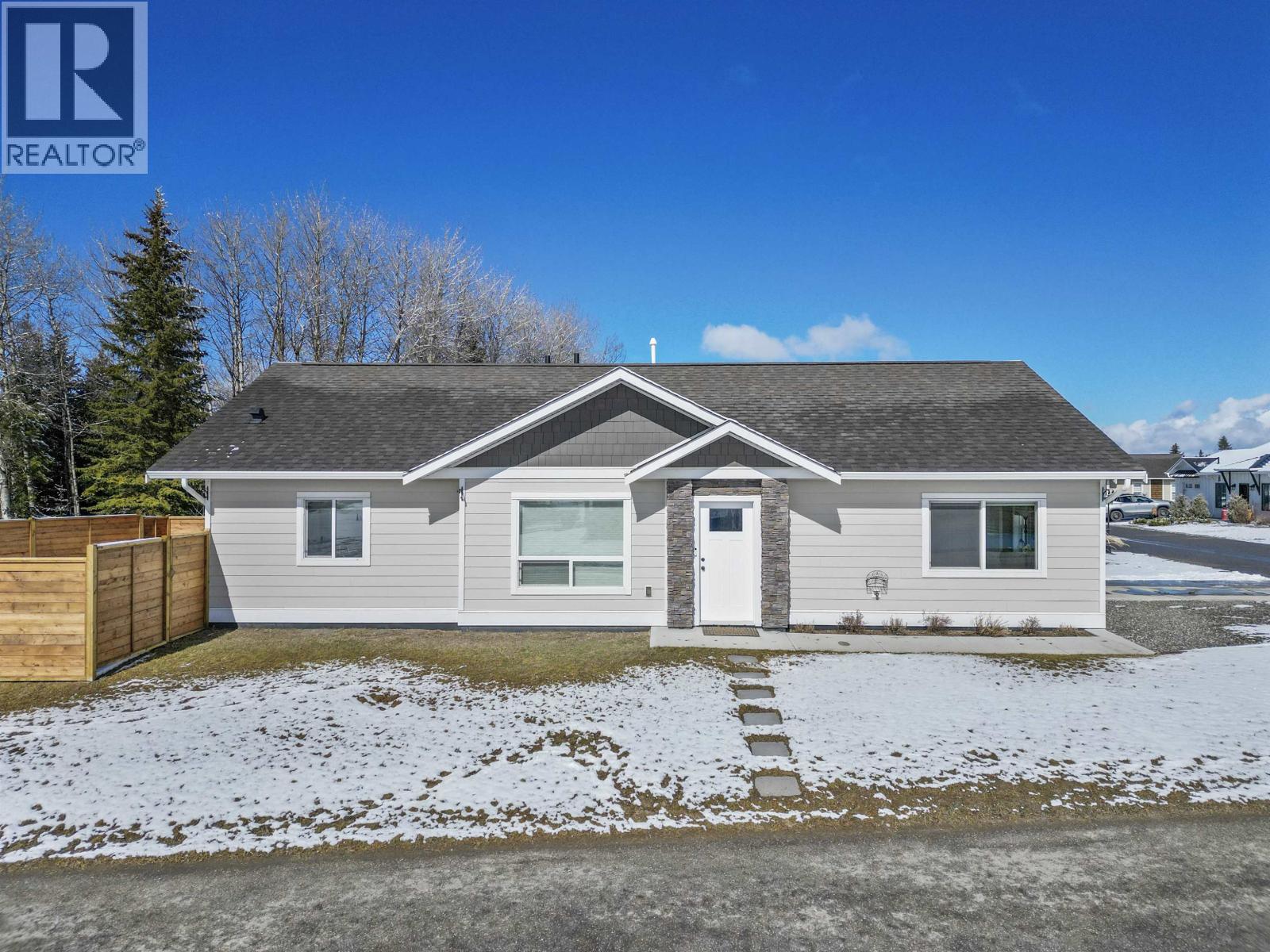 Residential in 100 Mile House