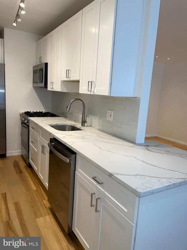 APT-708 - 1810 Rittenhouse Sq, Condo with 2 bedrooms, 1 bathrooms and null parking in PHILADELPHIA PA | Image 7