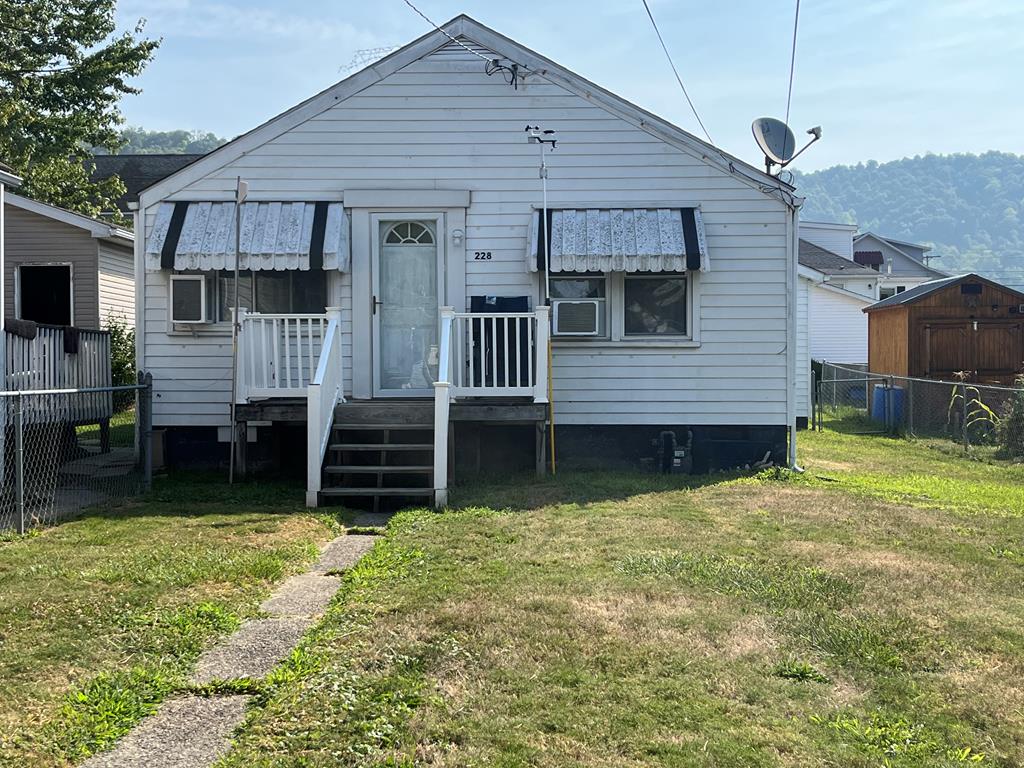 Mulberry Ave, Moundsville, WV 26041