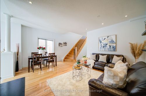 208 Tom Taylor Cres, Newmarket, ON, L3X3E8 | Card Image