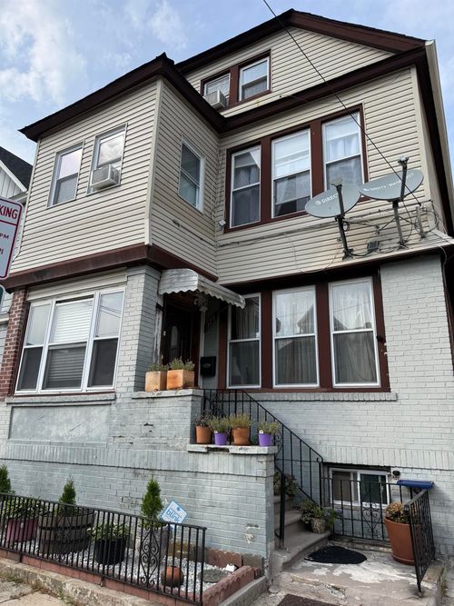 374 Stegman Parkway, JC, West Bergen, NJ, 07305 | Card Image