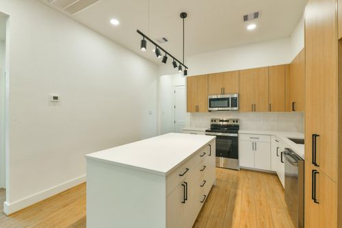b-164 Wallace Street, Houston, TX, 77022 | Card Image