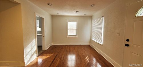 910 N Gulley Rd, Dearborn, MI, 48128-1551 | Card Image