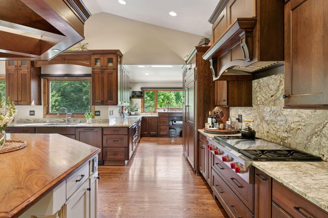 1405 W Farm Rd, House other with 5 bedrooms, 5 bathrooms and null parking in Chaska MN | Image 32