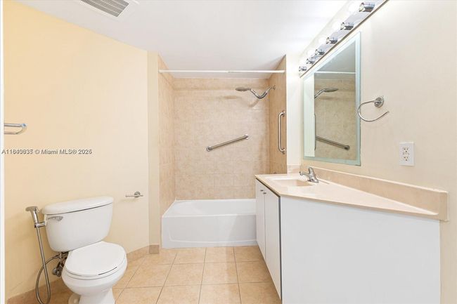 APT-2108 - 9055 Sw 73 Rd Ct, Condo with 2 bedrooms, 2 bathrooms and null parking in Pinecrest FL | Image 17