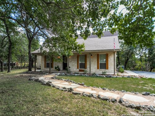 129 Mountain View Trl, Boerne, TX, 78006-3857 | Card Image