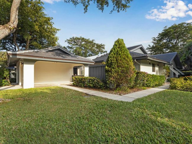 10088 Laurelwood Pl, Condo with 2 bedrooms, 2 bathrooms and null parking in Boynton Beach FL | Image 8