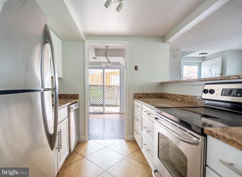 d-9570 Hagel Cir, LORTON, VA, 22079-4320 | Card Image