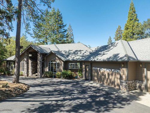 2550 Granite Hill Rd, Grants Pass, OR, 97526-9749 | Card Image