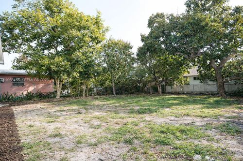 9511 Nw 5th Ave, Miami, FL, 33150-1928 | Card Image