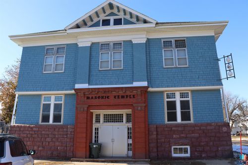 123 N Freeman Ave, Luverne, MN, 56156-1627 | Card Image