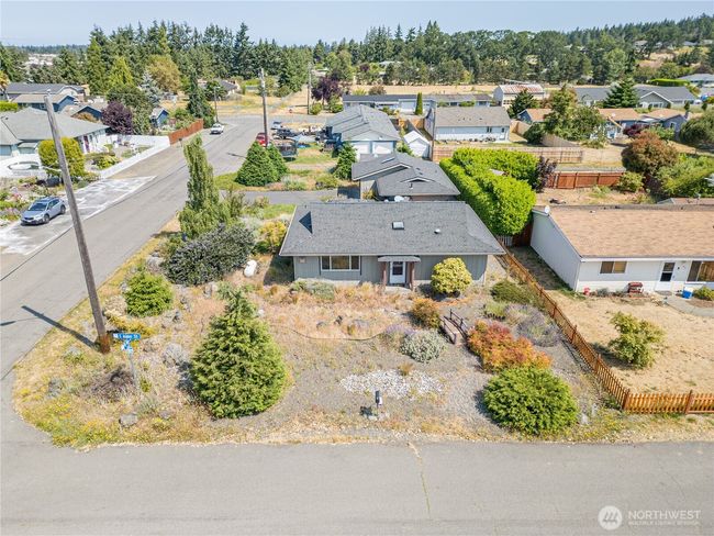 702 E Alder St, House other with 2 bedrooms, 2 bathrooms and 1 parking in Sequim WA | Image 32