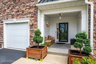 Front Porch / Driveway | Image 3