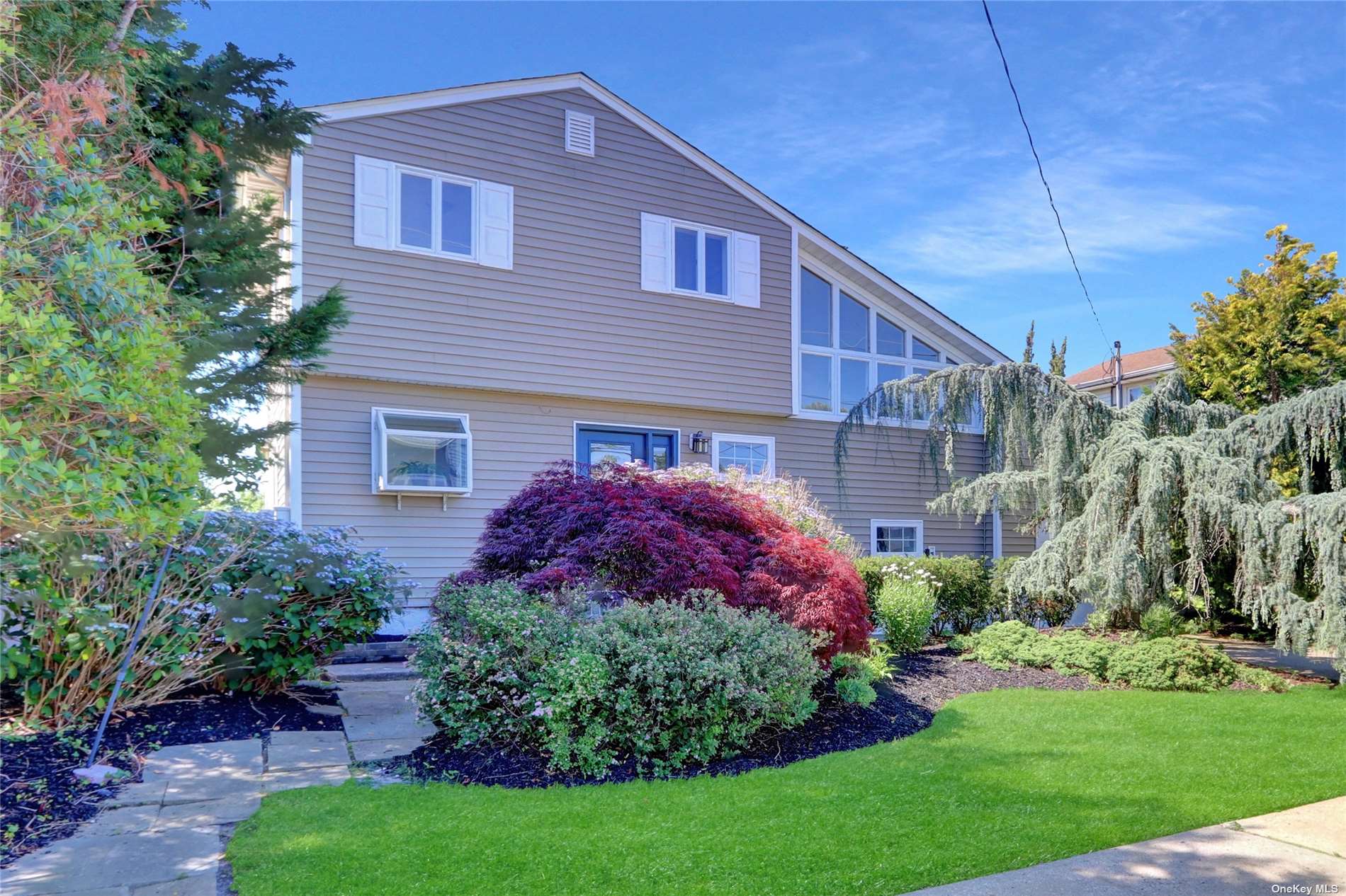 Ann Dr, Freeport, NY 11520