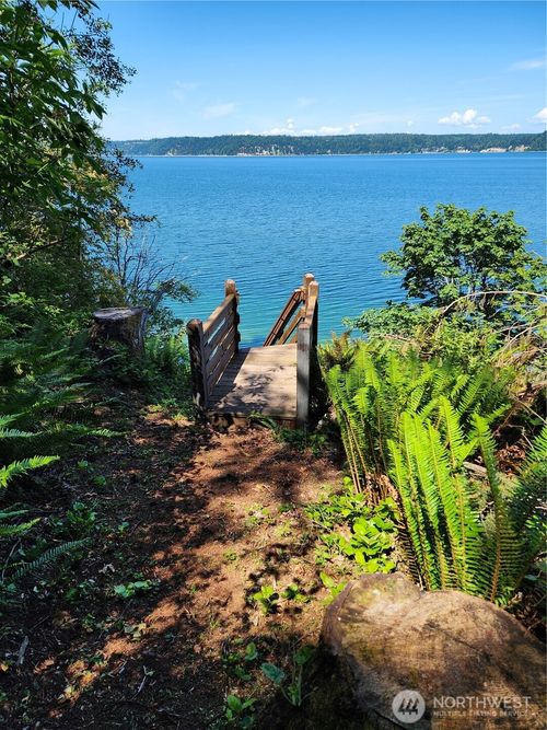 4076 Preserve Dr, Camano Island, WA, 98282-2102 | Card Image